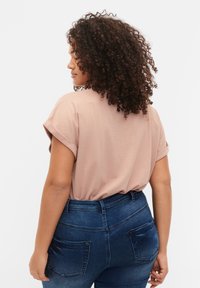 Zizzi SHORT SLEEVED BLEND - Jednoduché tričko - desert khaki