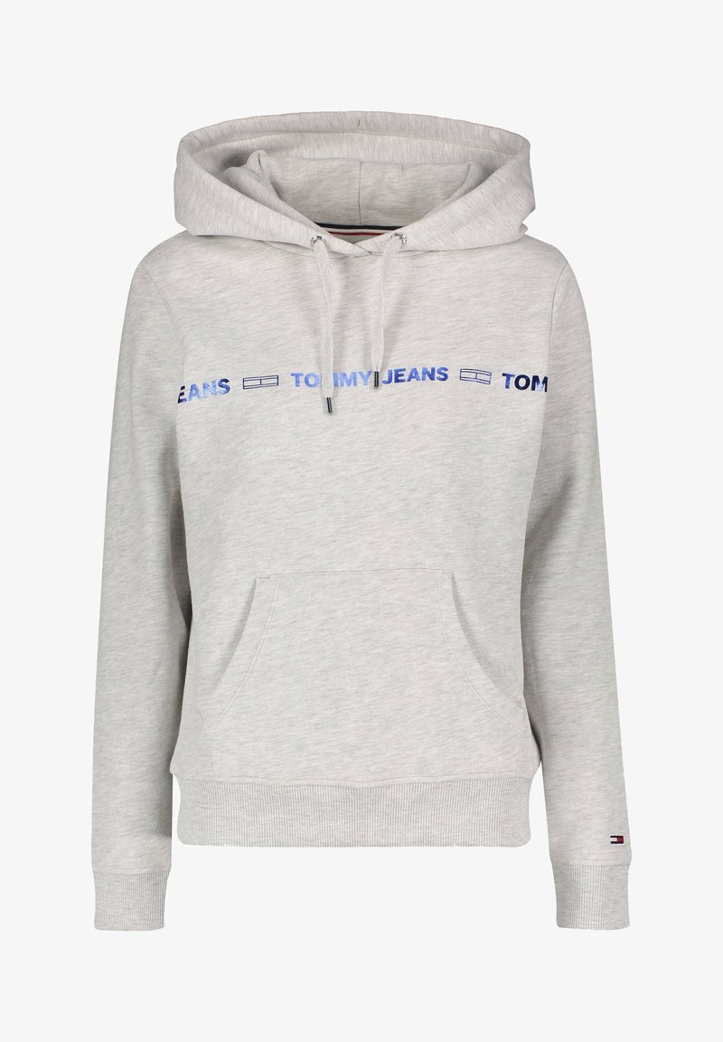 Felpa grigia chiara con tasca frontale, coulisse e testo blu "Tommy Jeans" sul petto con piccolo logo sul polsino sinistro della manica.