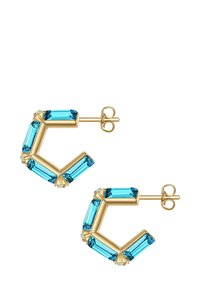 Auksinės spalvos metalinės auskarai, formuoti kaip 'C', su stačiakampiais akvamariniais kristalais ir kampuotu dizainu. Užsegimas užtikrina patogų dėvėjimą.