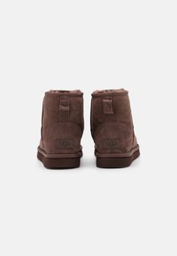 UGG CLASSIC MINI II - Vinterstøvler - burnt cedar