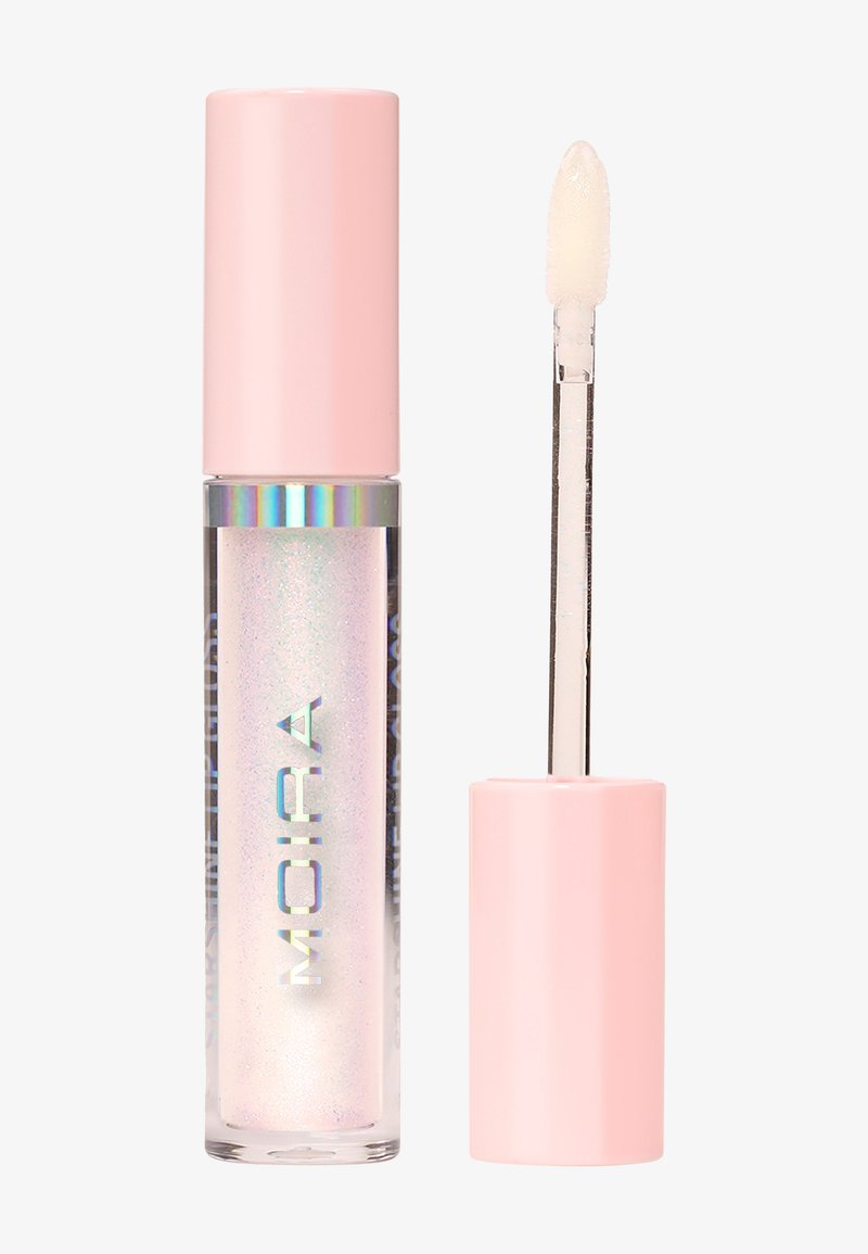 Tube de gloss à lèvres avec un capuchon rose clair et un liquide irisé scintillant ; baguette applicatrice avec une pointe douce et inclinée à côté du tube.