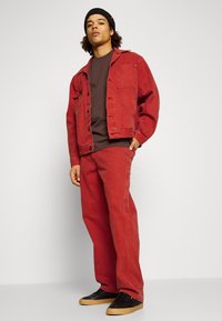 Levi's® Workwear 568™ LOOSE STRAIGHT CARPENTER - Ohlapne kavbojke - burnt henna