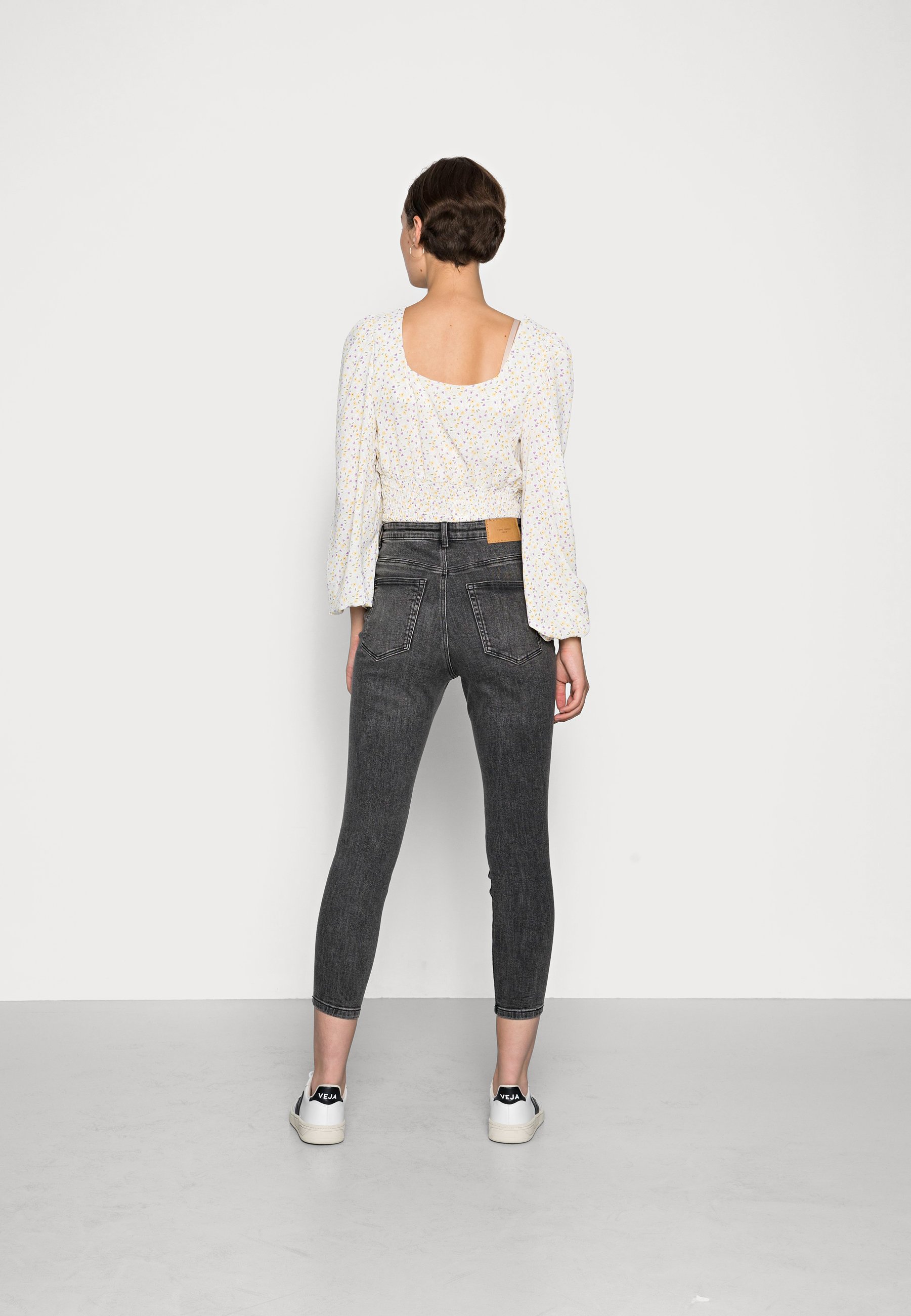 Vero Moda Tall VMLOA SKINNY - Jeans Skinny Fit - medium grey denim/grey -  Zalando.co.uk