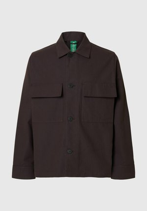 Temno rjava jakna z gumbi, z ovratnikom, dvema sprednjima žepoma z zavesicami in teksturirano tkanino. Črni gumbi in vidna zelena etiketa.