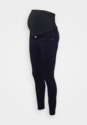 Jeans de maternidade azul escuro com uma cintura elástica preta acima da barriga, corte justo e design de cinco bolsos com fecho frontal por botão.