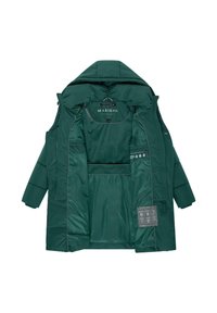 Parka verde isolata con zip frontale, cappuccio grande e molteplici tasche interne. Presenta una fodera morbida e etichette di cura all'interno.