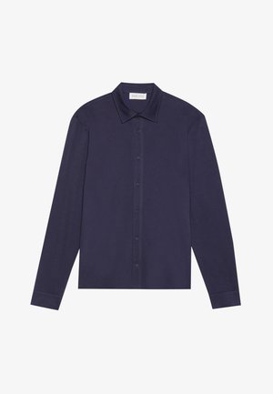 Camisa de manga longa azul-marinho, feita de tecido suave, com fecho frontal de botões, gola pontuda e um corte ligeiramente descontraído.