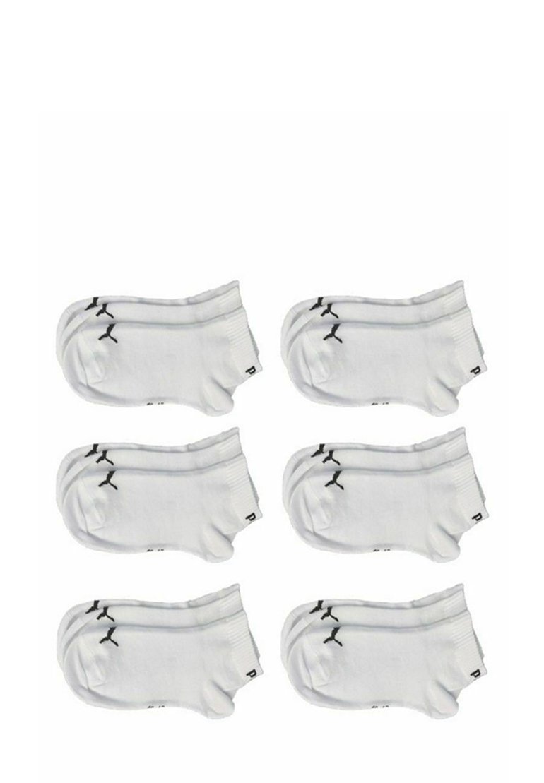 Sechs Paar weiße Baumwollsocken, jeweils mit einem schwarzen Logo versehen. Sie haben eine gerippte Bündchen und ein klassisches Design wie Sportsocken.