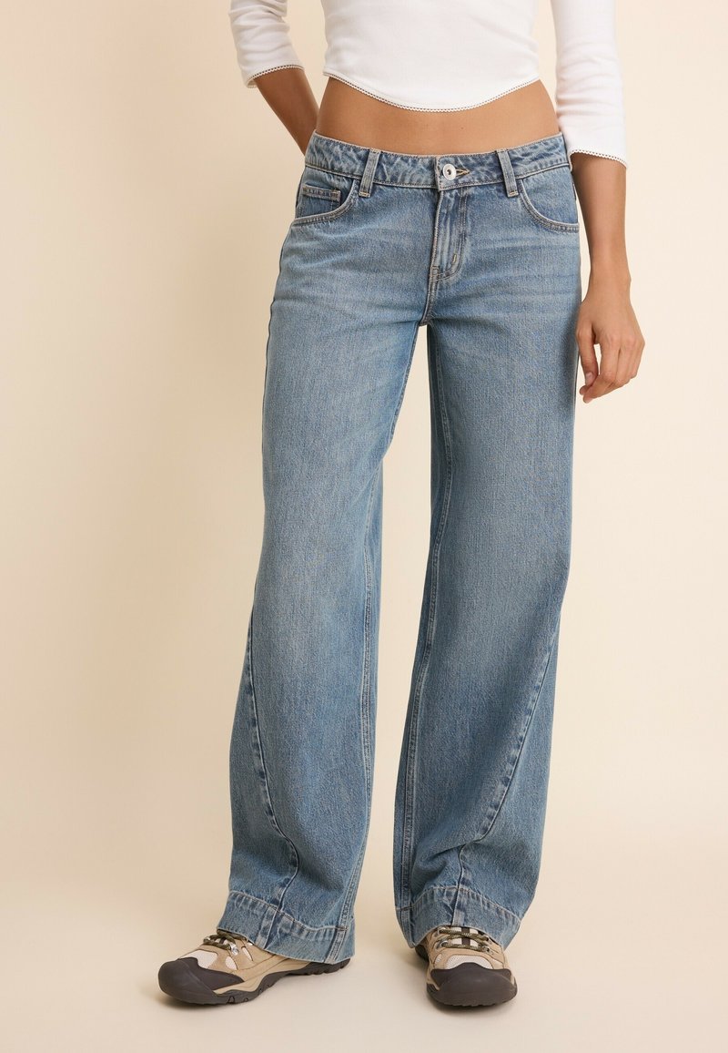 Ux Html Switch Stradivarius LOW-RISE STRAIGHT JEANS - Flared Jeans - dark-blue denim ...