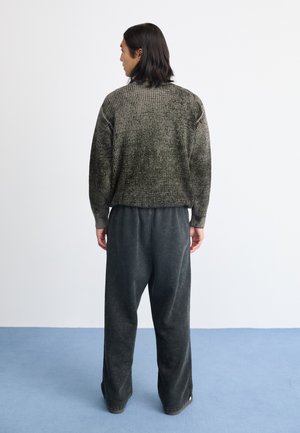 Rank 1: adidas Originals - Tracksuit bottoms