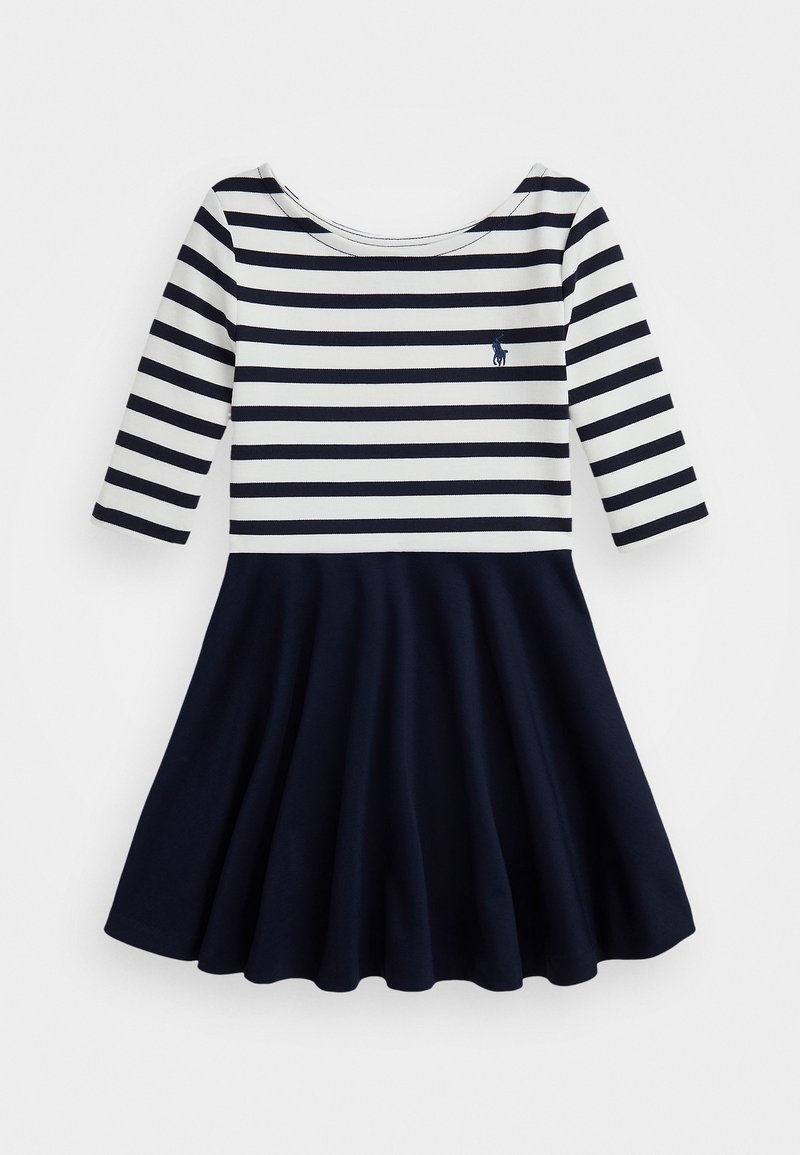 Robe bleu marine et blanche avec manches rayées aux trois quarts, col rond, corsage ajusté rayé et jupe évasée bleu marine unie.