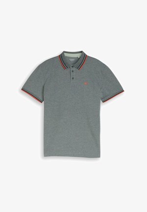 Hall halli lühikeste varrukatega polosärk, millel on musta ja punase triibulise krae ning varrukaäärtega, kolme nupuga rida ning väike punane logo rinnal.