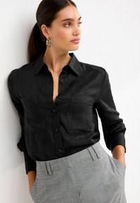 Next REGULAR FIT - Blus - black