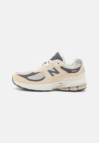 New Balance - 2002 - Sneakers - beige/grey Miniaturebillede 1