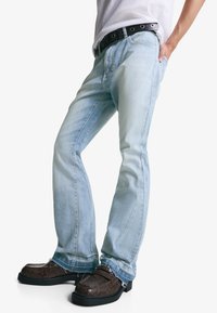 Bershka FLARE - Džínsy bootcut - light blue denim