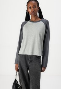 Hollister Co. Easy Long-Sleeve Raglan T-Shirt - Ilgarankovis viršutinės dalies drabužis - grey