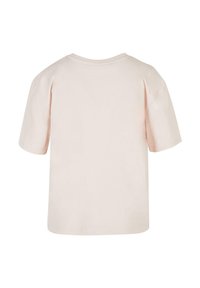 Lyserød bomulds t-shirt med rund hals, korte ærmer og et enkelt design. Har en flad kant og en subtil tekstur.