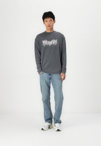 Hollister Co. Ravne kavbojke - medium wash