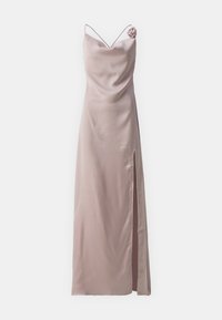 Satin, lavendelfärgad ärmlös klänning med cowl-utrigning, blommig detalj på axeln och en sidoöppning för extra detalj.