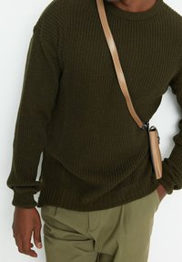 Trendyol Trui - khaki