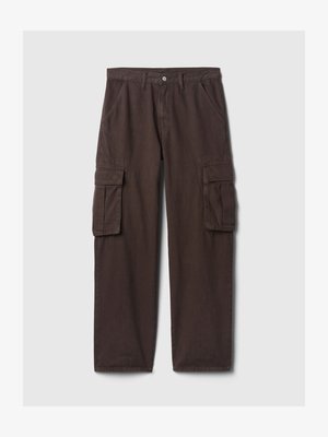 Braune Cargo-Hosen aus strapazierfähiger Baumwolle. Verfügt über mehrere Utility-Taschen, Gürtelschlaufen und einen geraden Schnitt. Glatte Textur, klassisches Design.