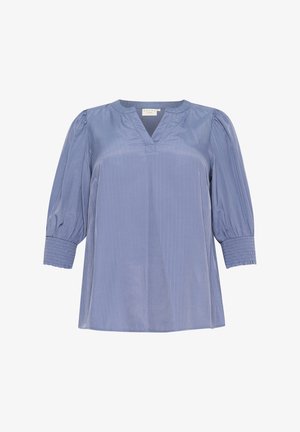 Blå bluse med V-udskæring, puffede ærmer og smocked-manchetter. Har lodrette striber på et glat stof.