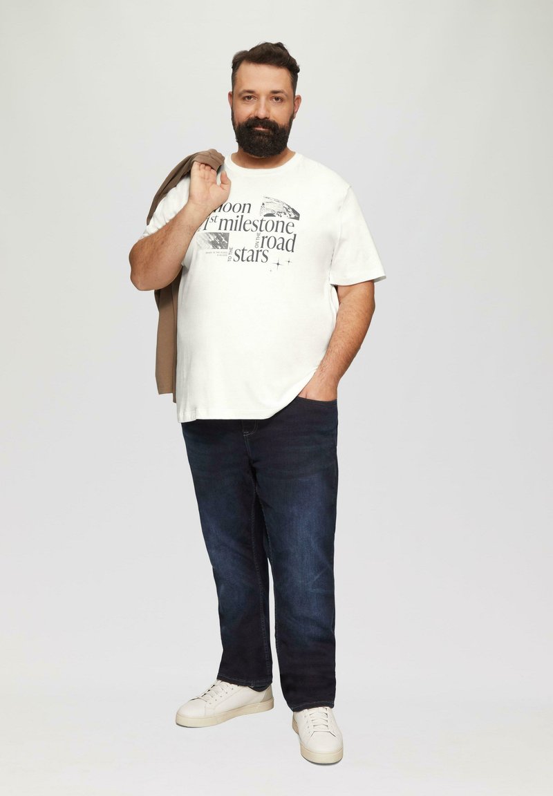 s.Oliver MIT FRONT - T-shirt print - weiß