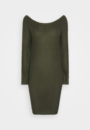 Robe pull en maille vert olive foncé à manches longues avec un large col rond dégagé et des poignets et un ourlet côtelés.