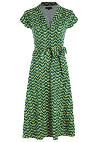 Kläning med omslag i tyg med ett grönt, gult och blått geometriskt mönster. Korta ärmar och ett knytbälte i midjan.