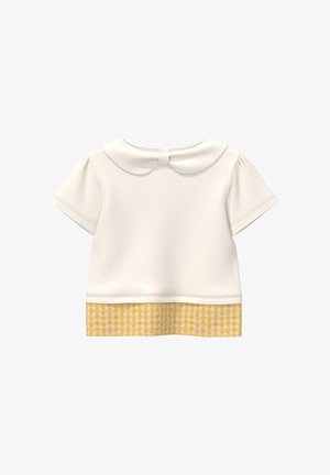 Biały top z krótkim rękawem, zaokrąglonym kołnierzem i żółtym wzorem w kratę na dole na jednolitym tle.