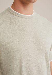 Thumbnail Image 4