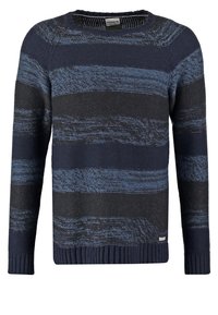 Sweter w paski w ciemnoniebieskim i granatowym kolorze, wykonany z teksturowanej dzianiny. Okrągły dekolt, długie rękawy i ściągacz na dole. Wyraźne poziome wzory.