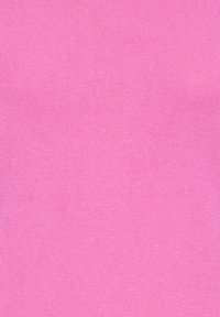 Texture de tissu en rose vif avec des côtes, de fines lignes verticales, un motif de tricot cohérent et de subtiles variations d'ombrage.