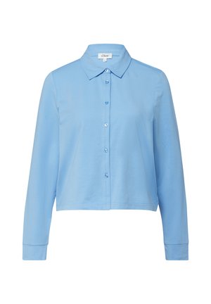 Hellblaues, langärmliges, bauchfreies Hemd mit Kragen und Vorderknöpfen, auf weißem Hintergrund dargestellt.