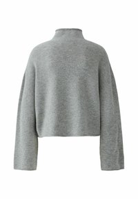 Geknipt grijs vest met een hoge nek, brede mouwen en een zachte textuur. De materialen lijken gebreid met een subtiele gemêleerde patroon.