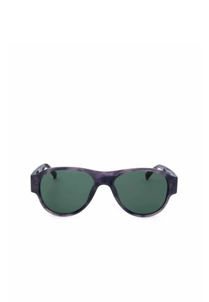 Occhiali da sole con lenti verde scuro e montatura rotonda lucida nera e viola, mostrati su sfondo bianco.