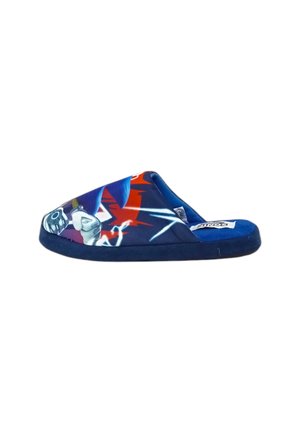Ciabatta di tessuto blu con design grafico a cartoni animati, forma arrotondata e texture morbida. Presenta una suola imbottita per il comfort.