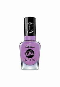 Sally Hansen Miracle Gel i Neon, med en fyrkantig glasflaska med en avsmalnande bas, livlig lila färg och svart kork märkt "STEG 1 FÄRG."