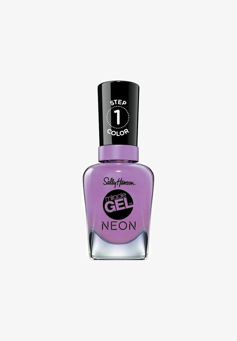 Sally Hansen Miracle Gel i Neon, med en fyrkantig glasflaska med en avsmalnande bas, livlig lila färg och svart kork märkt "STEG 1 FÄRG."