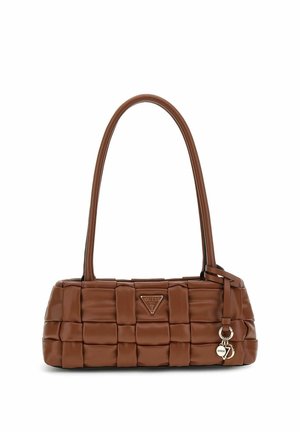 Sac à main rembourré marron en simili cuir, doté d'un logo triangulaire, de longues poignées et d'un pendentif amovible.