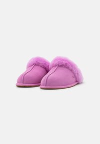 UGG SCUFFETTE II - Chinelos - wildflower