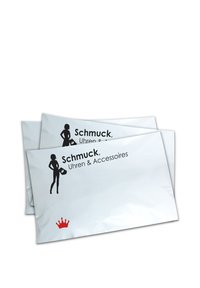 Witte plastic verzendzakken met zwarte tekst "Schmuck, Uhren & Accessoires" en een rode kroonafbeelding onderaan.