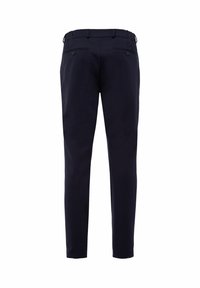 Pantalons ajustés bleu marine avec poches arrière à bouton et passants de ceinture, présentés de dos sur un fond blanc.