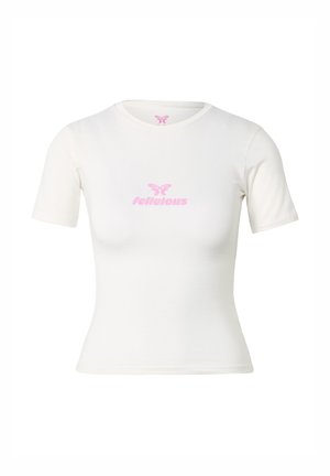 Valge lühikeste varrukatega istuv t-särk, millel on roosa liblika graafika ja roosade tähtedega sõna "fellalous" rinnal.