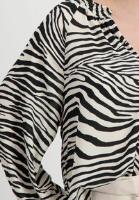Monari GESMOKTE ZEBRAMUSTER  - Blouse - schwarz gemustert (998)
