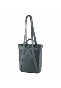 Borsa tote grigia realizzata in un tessuto resistente, dotata di manici lunghi e di una maniglia superiore. Forma quadrata con un design semplice e senza motivi visibili.