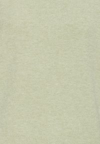 Tissu en maille douce de couleur vert clair avec une texture lisse. La surface présente un motif subtil et homogène avec un aspect uniforme et constant.