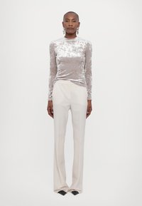 Marella ICELAND - Auduma bikses - bianco lana