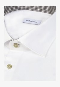 Non sélectionné, white