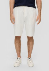 s.Oliver MIT ELASTIKBUND - Pantalones deportivos - weiß